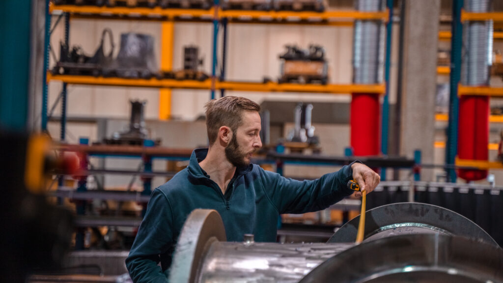 CNC-Drehbearbeitung eines rotationssymmetrischen Bauteils